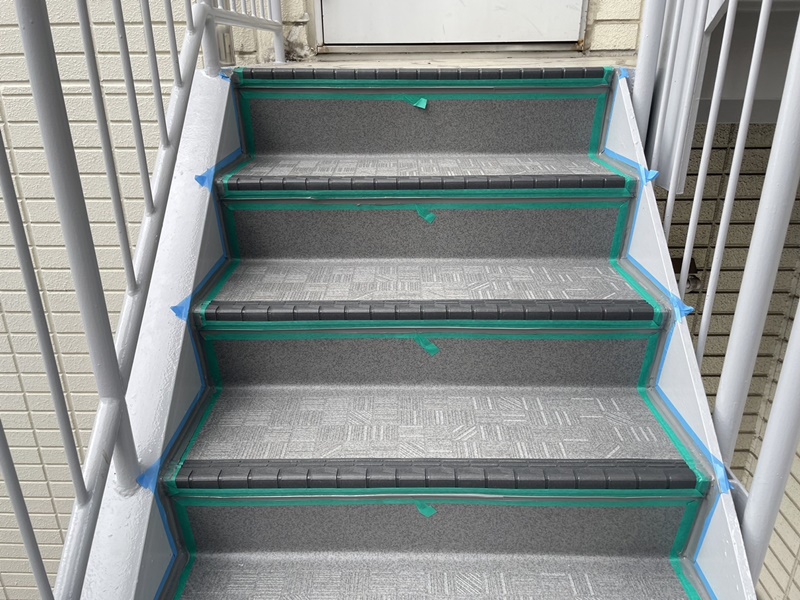 横浜市神奈川区ビル　非常階段改修工事　タキステップ張り込み